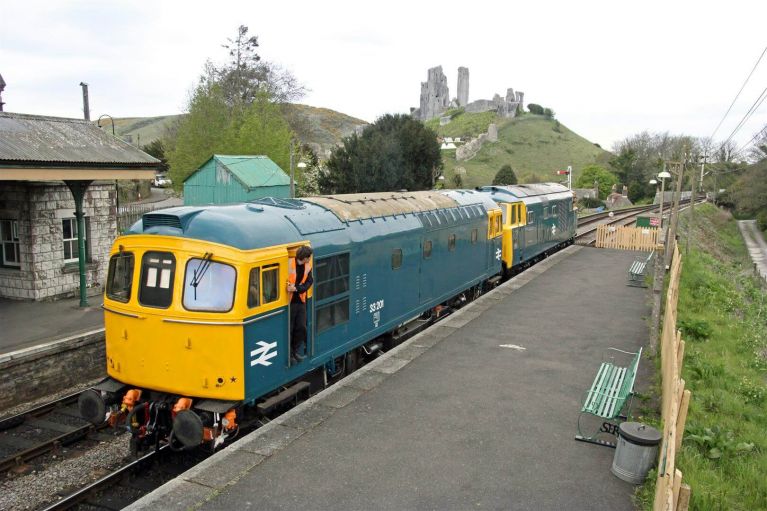 CLASSIC 1960s BRITISH RAILWAYS MAIN LINE EXPRESS DIESEL